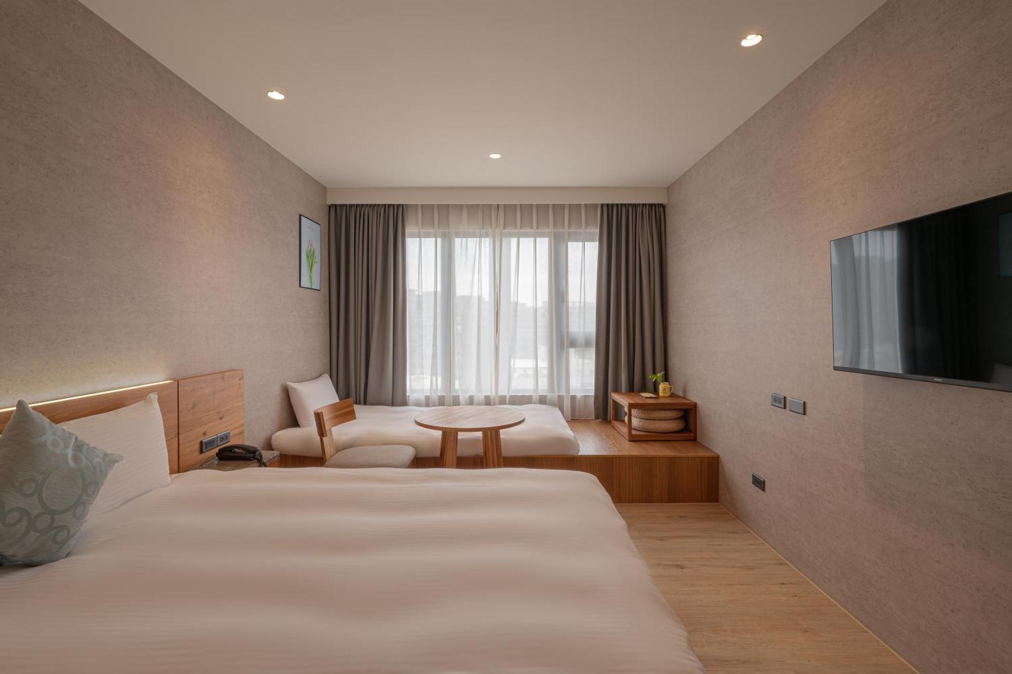 In Joy Hotel Taichung Bagian luar foto