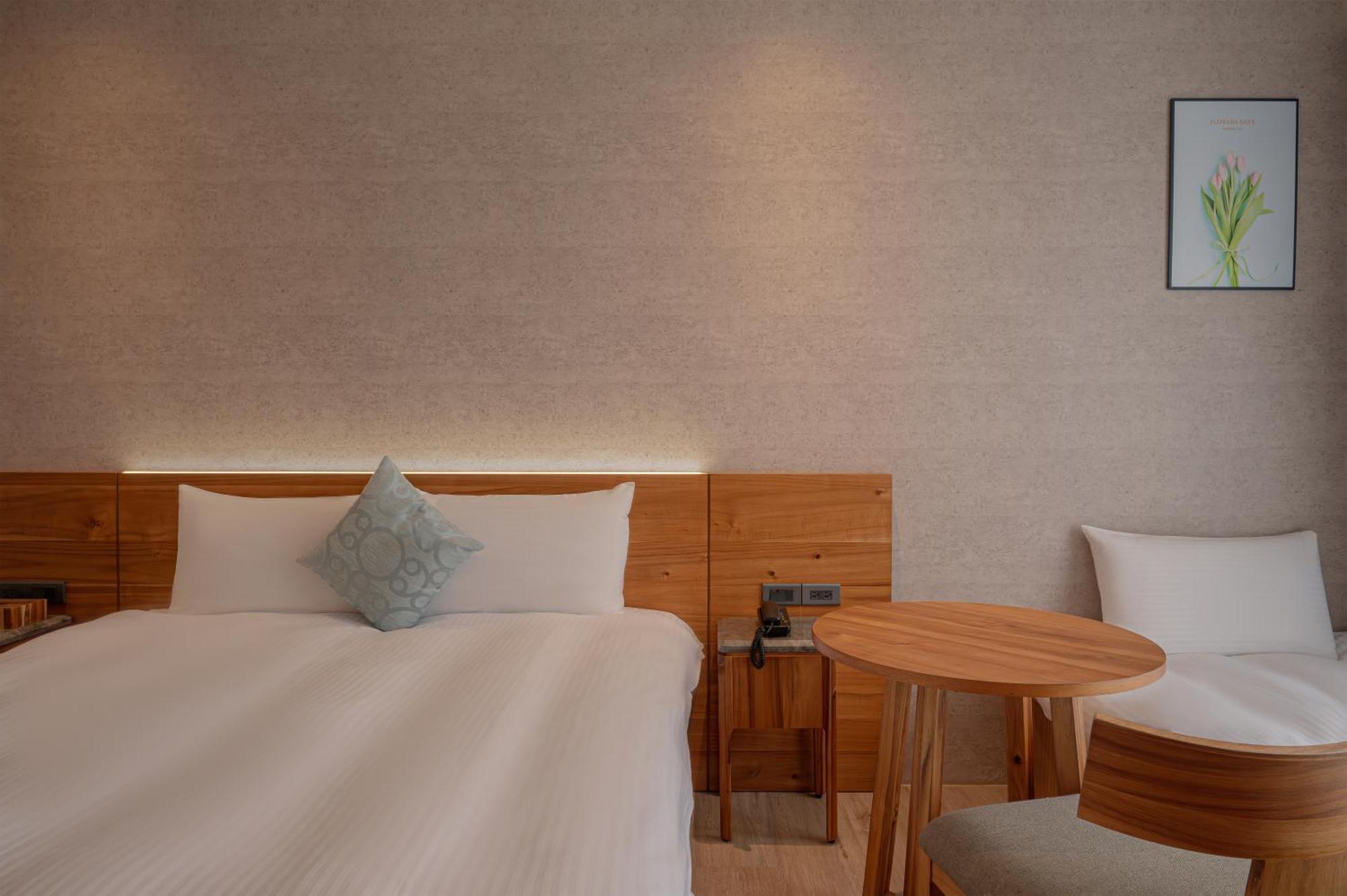 In Joy Hotel Taichung Bagian luar foto