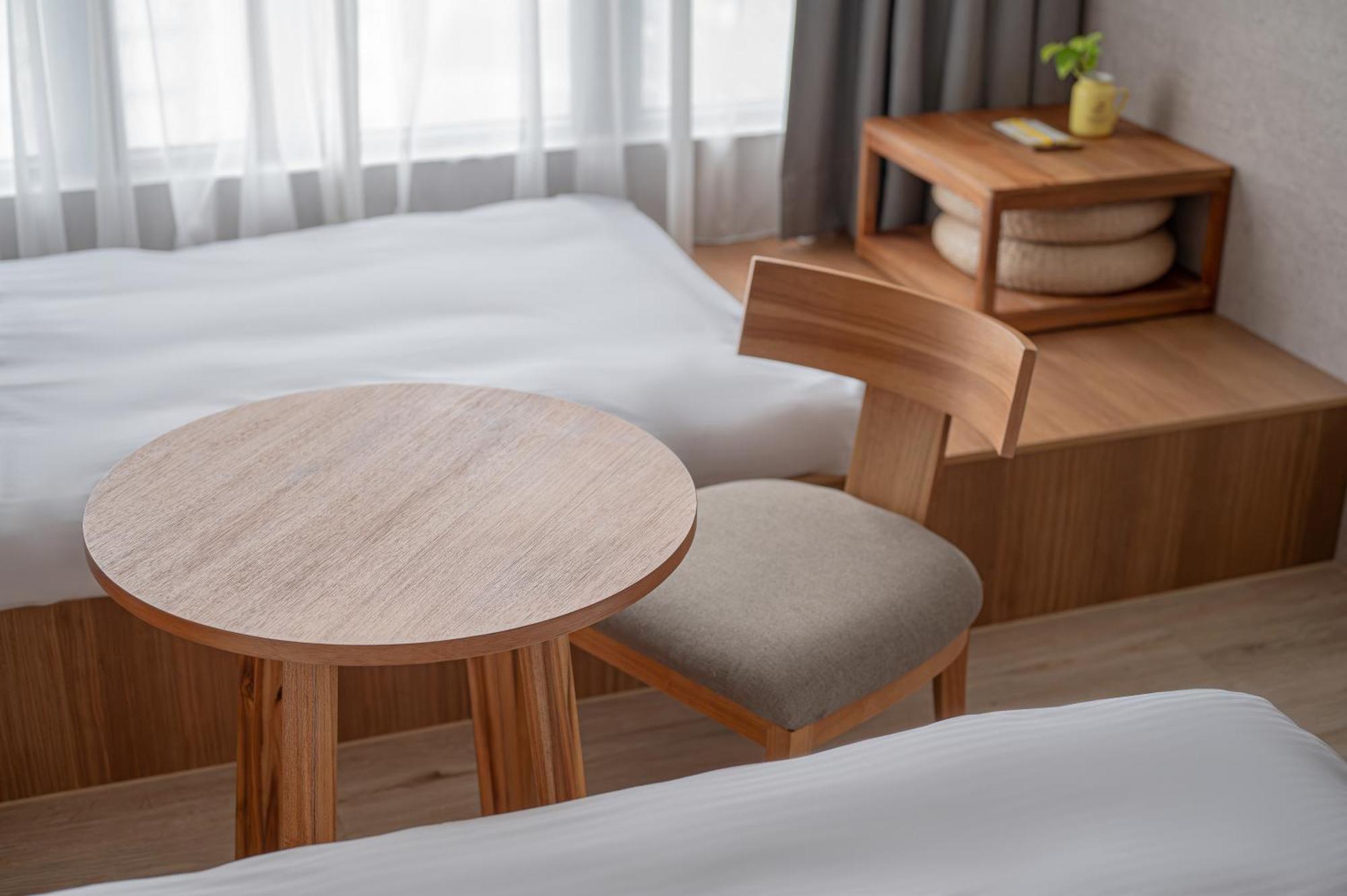 In Joy Hotel Taichung Bagian luar foto