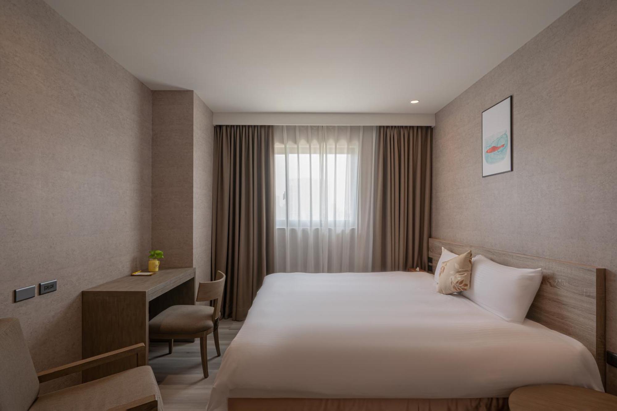In Joy Hotel Taichung Bagian luar foto