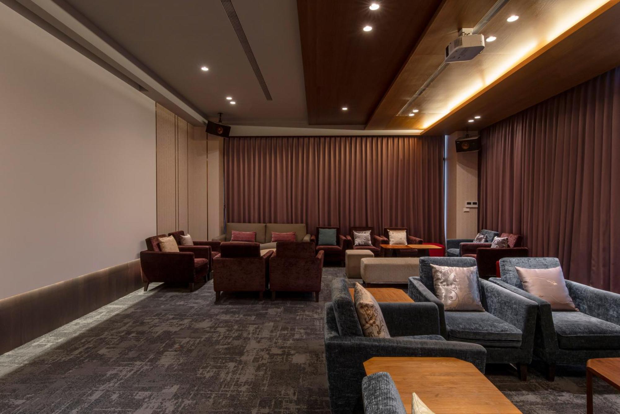 In Joy Hotel Taichung Bagian luar foto