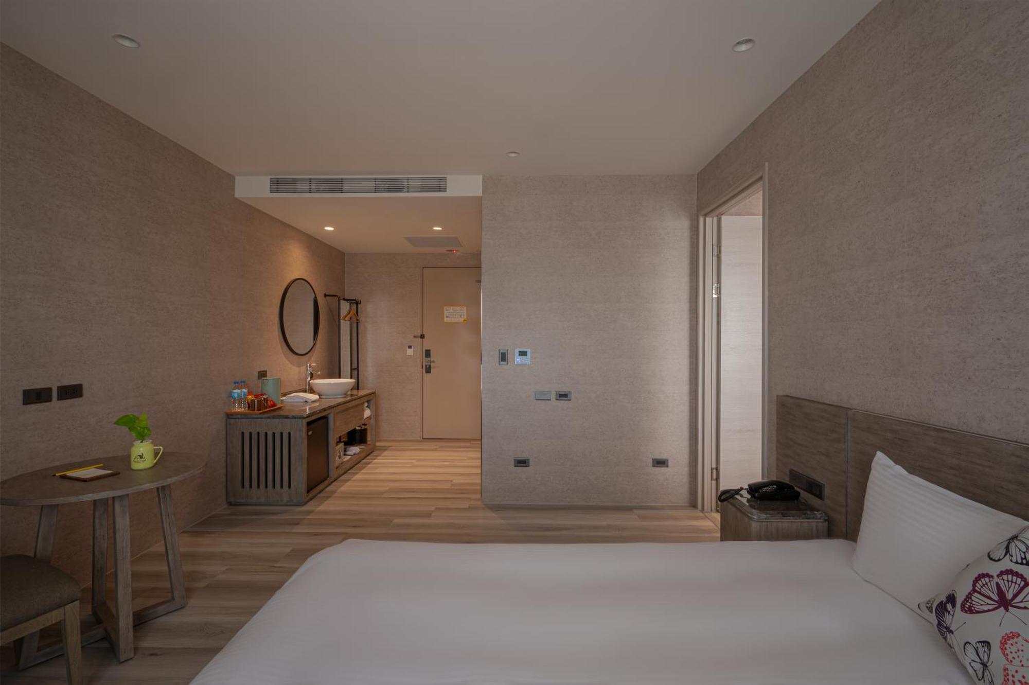 In Joy Hotel Taichung Bagian luar foto