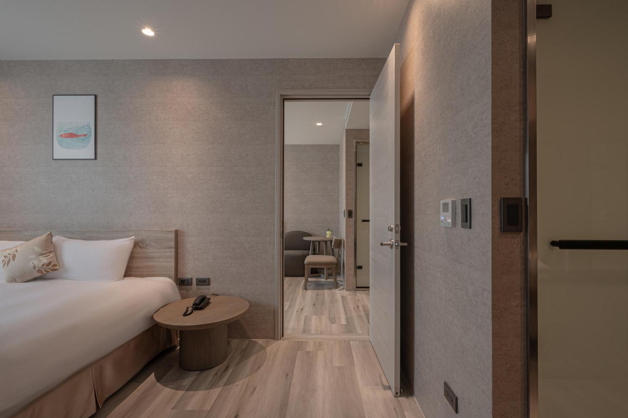 In Joy Hotel Taichung Bagian luar foto