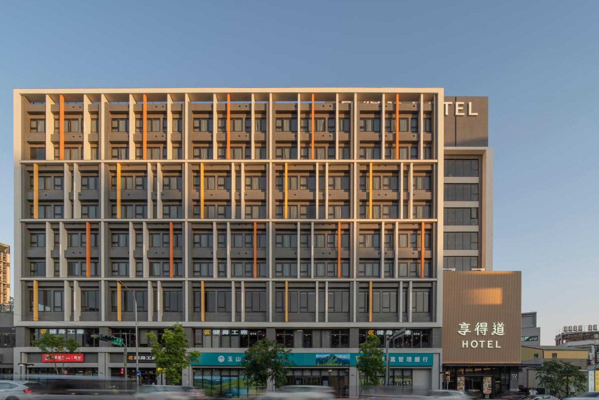 In Joy Hotel Taichung Bagian luar foto